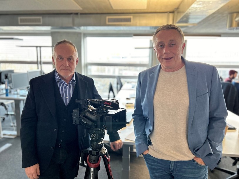 De gauche à droite : Stefan Niedermaier et Fredy Bayard, les deux éditeurs du Groupe Gassmann, annoncent qu'ils feront recours contre la décision de l'OFCOM.