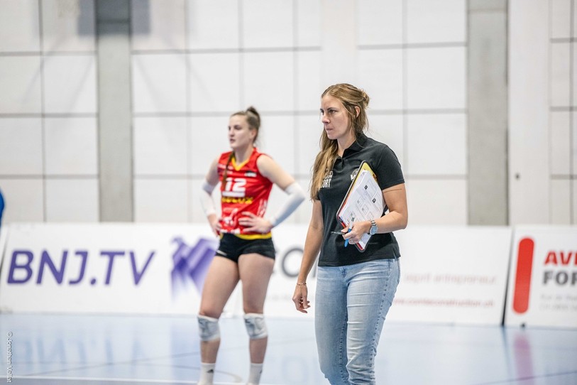 L'entraîneure du VFM Melanie Cina et sa capitaine Coralie Varé ont tenu tête à une formation de Ligue A sans parvenir à la renverser (photo : archives, Jonathan Vallat).