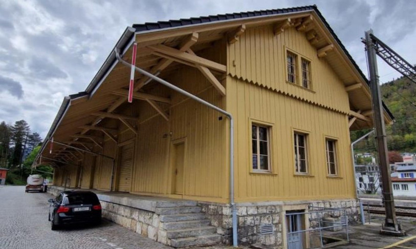 L'œuvre prendra place dans la halle aux marchandises de la gare de Moutier. (Photo : Jura-24)