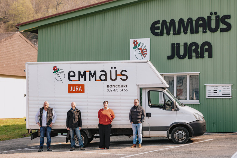 L'équipe d'Emmaüs Jura a toujours des raisons de s'indigner. Photo : Emmaüs Jura