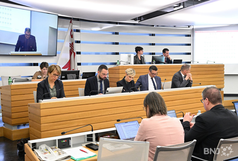 Les ministres jurassiens ne recevront pas d'indemnité en cas de non-réélection, a décidé mercredi le législatif cantonal. (Photo : Georges Henz).