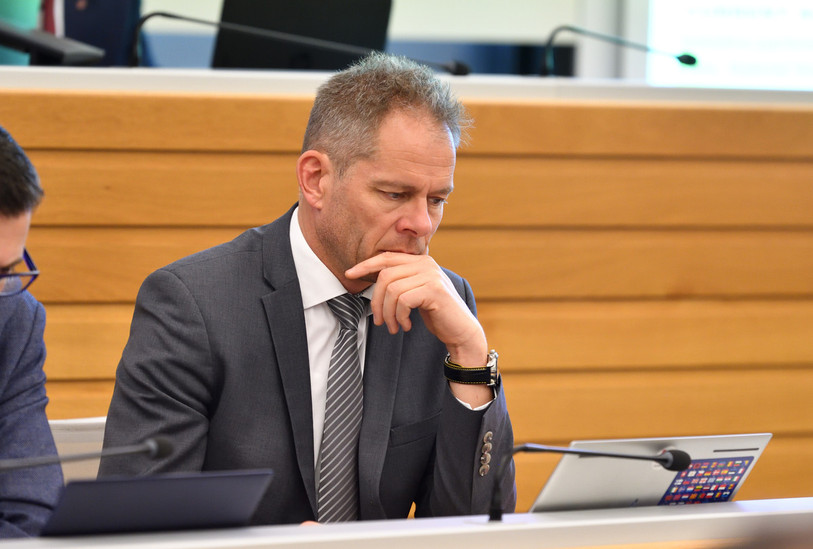 Le ministre David Eray devra discuter avec ses homologues des autres cantons avant de transmettre le dossier à son successeur. (Photo : Georges Henz).