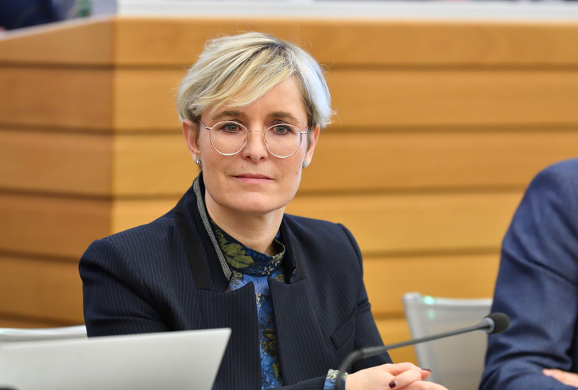 Rosalie Beuret Siess a avancé que l’État n'envisageait pas de hausse des impôts liée à l'intégration de Moutier. (Photo : Georges Henz)