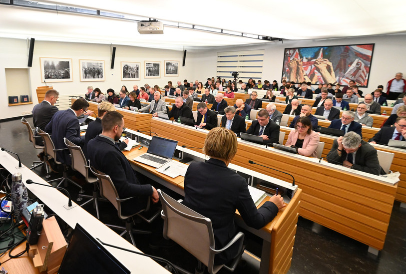 La dérogation du principe du frein à l'endettement devra encore être discutée en commission et débattue devant le Parlement. (Photo : Georges Henz).