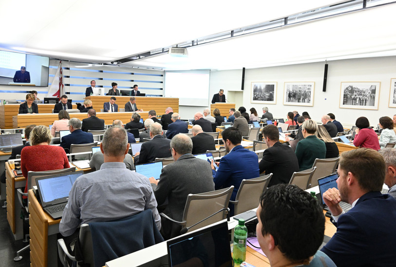 Les députés ont rejeté la motion d'Alain Beuret (PVL) pour ne pas « imposer » de fusionner à certaines communes. (Photo : Georges Henz).