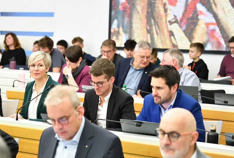 Le Gouvernement a répondu à la question écrite du député du Centre Gauthier Corbat (au centre). (Photo : archives / Georges Henz)