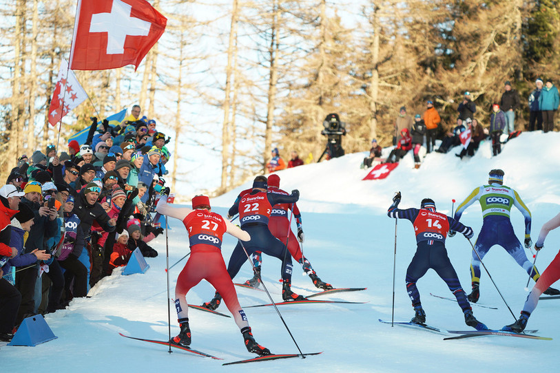Ilan Pitier (de dos avec le numéro 27) a été porté par les encouragements des supporters suisses. (Photo : Matthias Vauthier) 