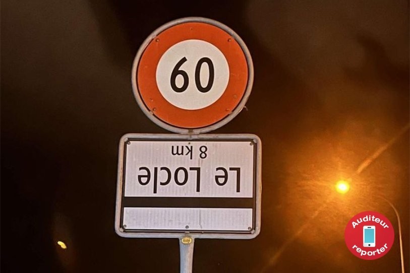 Des actions ont été menées dans plusieurs cantons romands, dont Neuchâtel, avec des retournements de panneaux devant des localités (Photo : auditeur reporter)
