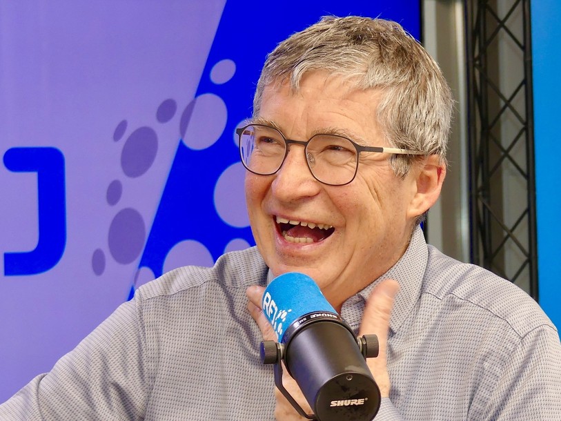 Michel Choffat, dit L’Ugène, réalise des chroniques pour RFJ depuis 1984.