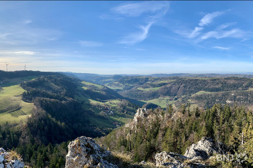 Vue imprenable depuis le Grand Rocher de St-Brais.