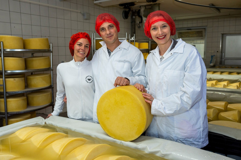 La Tête Dure après quinze jour de bain de sel. De gauche à droite ; Carla et Menno Amstutz, Christina Bachmann-Roth. (Photo : Amstutz)