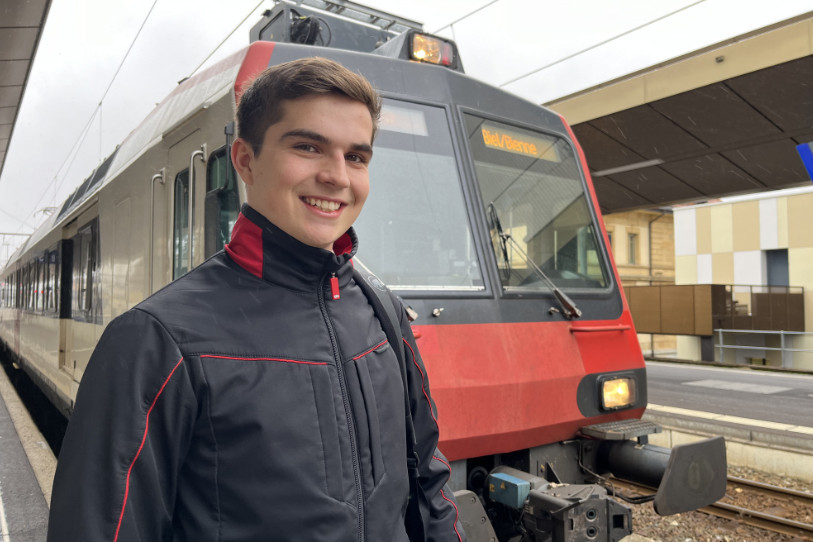 À tout juste 19 ans, Philémon Meier est le plus jeune conducteur de train CFF de Suisse.