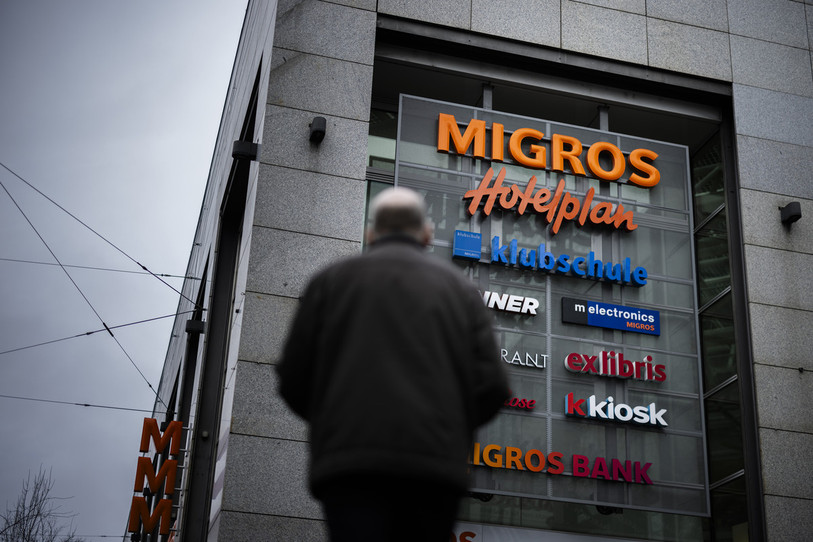 Plusieurs enseignes du groupe Migros, telles SportX ou Melectronics présentes à Delémont, sont appelées à disparaître. (Photo : KEYSTONE/Michael Buholzer)