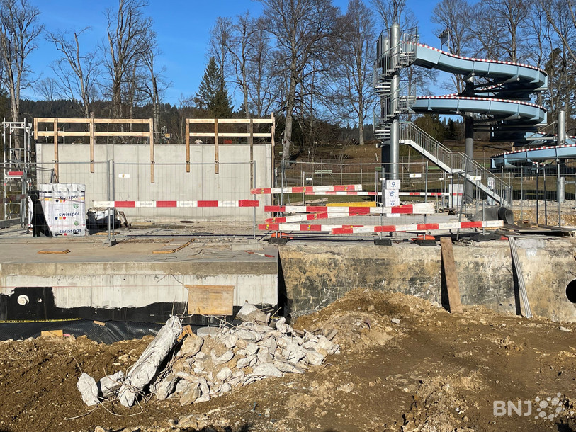 Un problème de statique a été découvert sur l'emplacement de l'ancien local technique (qui correspond à la partie droite, la partie gauche étant occupée par le nouveau local technique).