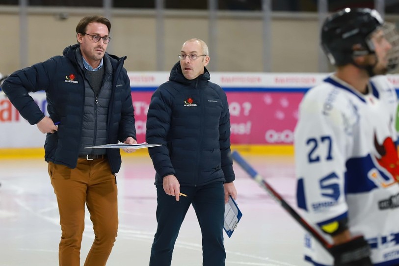 Le HC Moutier, son entraîneur Arnaud Carnal (à gauche) et son assistant David Trombert sont en vacances (photo : Mauricette Schnider).