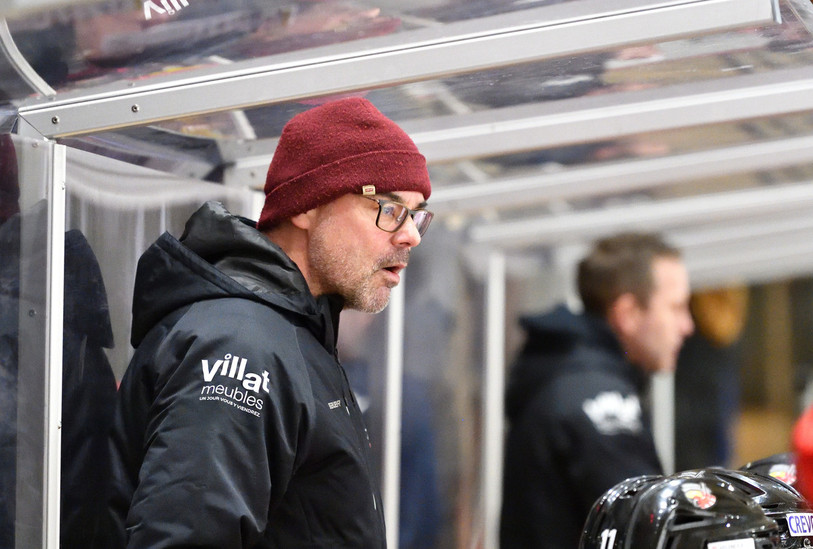 Vincent Léchenne et le HC Franches-Montagnes ne peuvent plus perdre dans leur quart de finale sous peine d'être en vacances (photo : archives/Georges Henz).