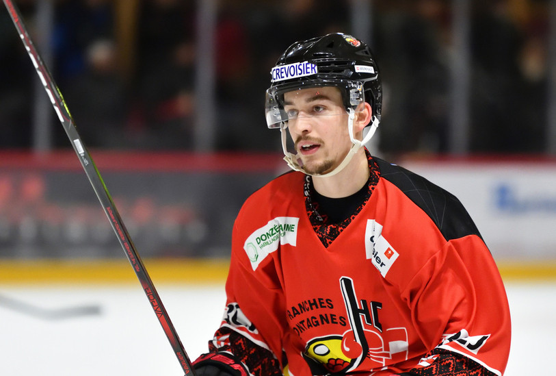Arnaud Schnegg a été désigné MVP de la dernière saison de MyHockey League mercredi soir lors de la Swiss Ice Hockey Night. (photo : Georges Henz).