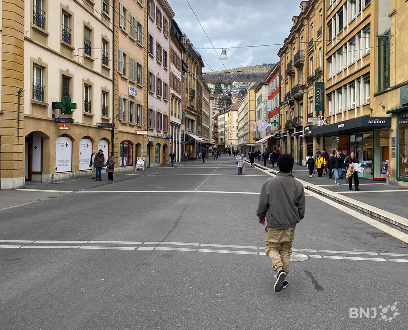 Le Conseil général de Neuchâtel a accepté lundi soir une motion du groupe PLR visant à dynamiser davantage le centre-ville le dimanche et les jours fériés. (Photo d'archives)