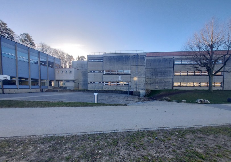 De nombreux travaux sont à faire sur le collège de Vauvilliers, y compris la réfection de la piscine. 