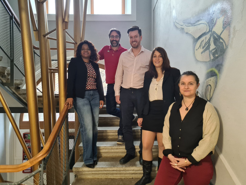 Les cinq candidats POP au Conseil communal du Locle (de gauche à droite) : Suzanne Zaslawski, Vivian Bologna, Michaël Berly, Céline Dupraz et Ane-Lise Debets. (Photo : POP Le Locle)
