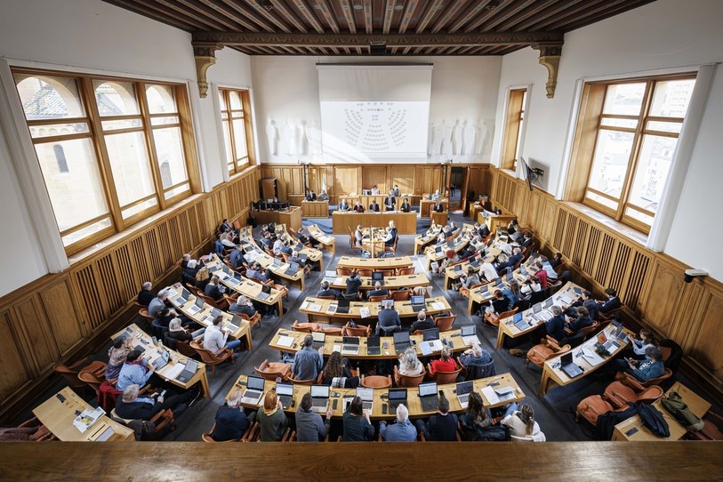 Les députés neuchâtelois ont accepté mercredi une résolution PLR qui demande d'affirmer le soutien au monde paysan. (Photos : KEYSTONE / Valentin Flauraud).