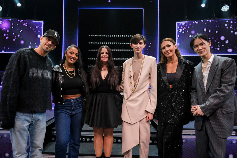 Les lauréats Giada et Egor en compagnie du jury. (Photo: Swiss Voice Tour)