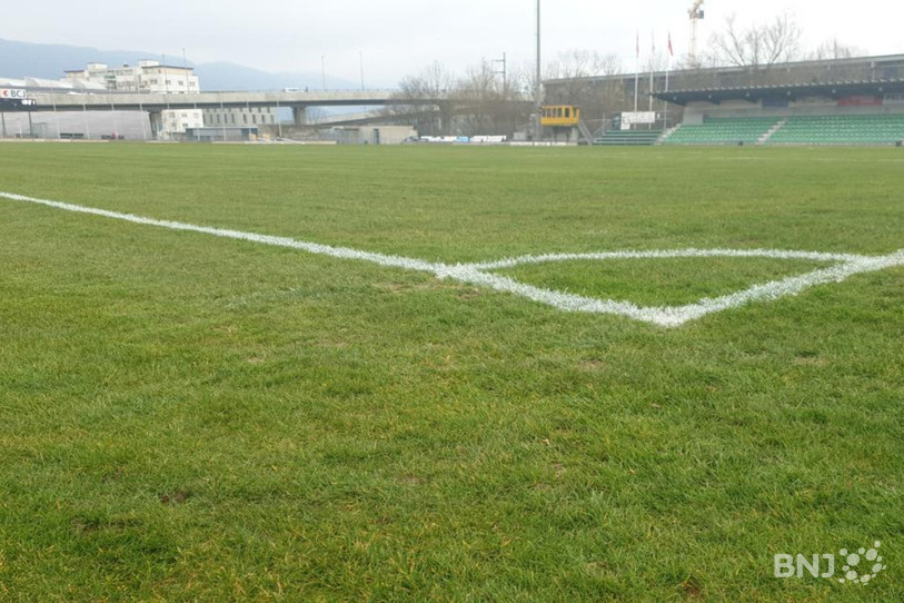 Le terrain de la Blancherie à Delémont a connu des jours meilleurs. Il accueillera le quart de finale de la Coupe de Suisse entre les SR Delémont et le Servette FC ce mercredi soir.