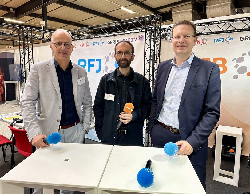 Pierre-Alain Berret, Andréas Häfeli et Cédric Bassin ont pris part à notre table ronde sur le stand de RFJ et RJB au Salon interjurassien de la formation à Moutier.