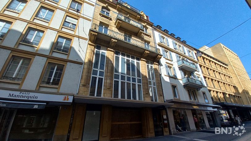 Le bâtiment de la rue St-Honoré 10, anciennement occupé par Vögele Shoes au centre-ville de Neuchâtel, n'abritera plus de commerce après sa rénovation complète.