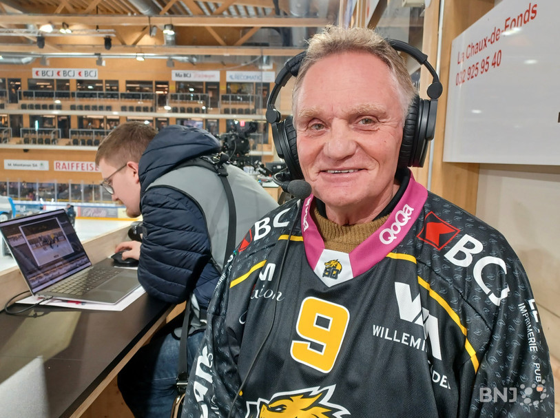 Fernand Leblanc au micro de RFJ jeudi soir à Porrentruy.