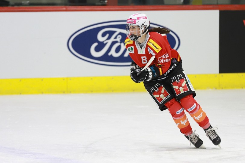 Après sa saison avec le CP Berne, Cindy Joray doit encore patienter pour porter la tunique de l'équipe de Suisse. (Photo : Mauricette Schnider).