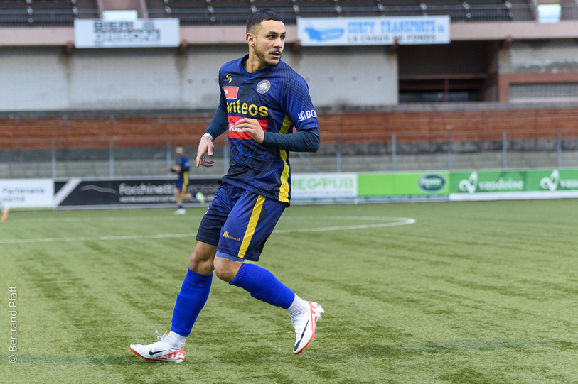 Raouti Benaziza et ses coéquipiers n'ont pas fait le poids face au CS Chênois. (Photo d'archives: Bertrand Pfaff)