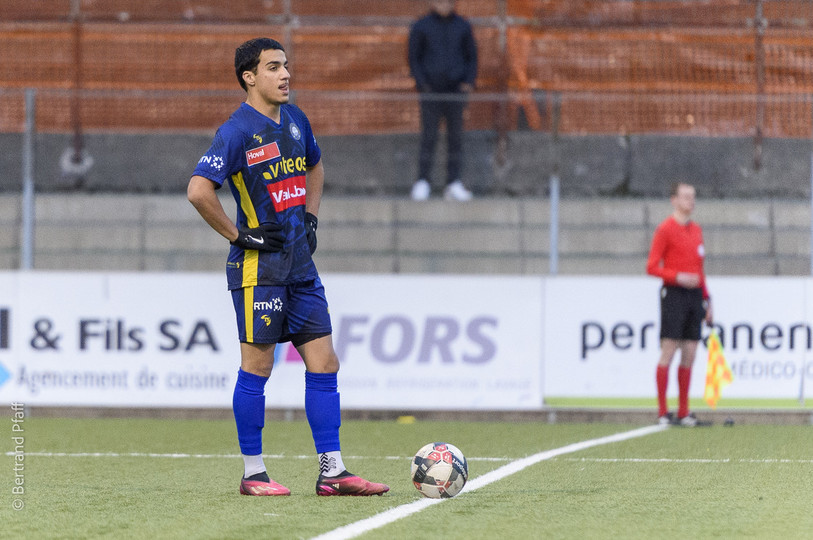 A l'image de Seyf Toumi, le FC La Chaux-de-Fonds n'a pas trouvé la solution samedi face à Meyrin. (Photo: Bertrand Pfaff)