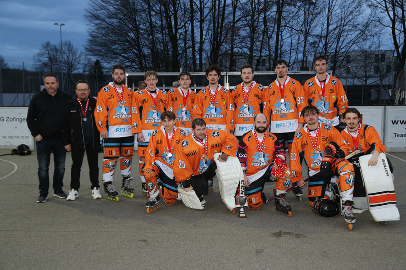 Les joueurs du SHCR ont dû se contenter d'une médaille autour du cou. (Photo : SHC Rossemaison/David Stemer)