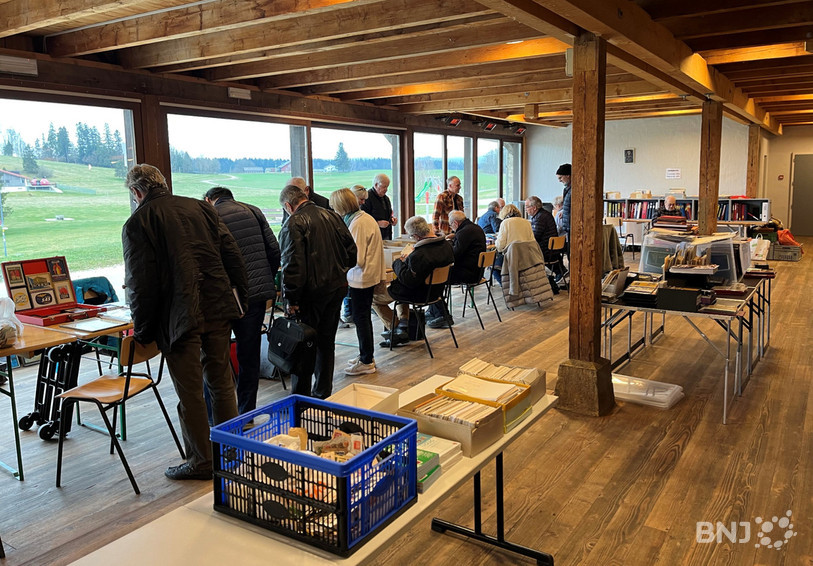 Les timbres étaient à l'honneur dimanche à la Halle-Cantine à Saignelégier.