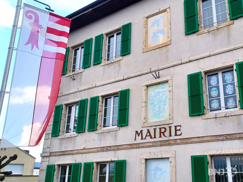 L'administration communale quittera l'actuel bâtiment de la mairie pour s'installer dans celui de La Poste. (Photo d'archives.)