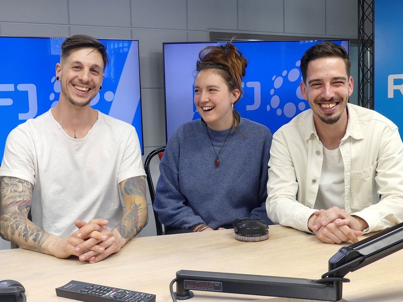 Guillaume Truffer, Noëlie Jeannerat et Nicolas Meusy symbolisent les voix de demain sur RFJ.