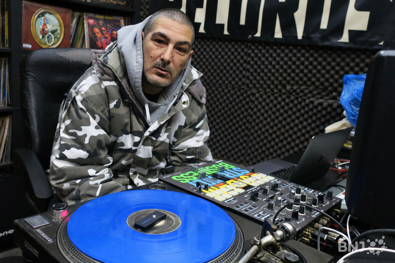 Le Jurassien DJ Idem reprend les grands titres de la chanson française pour « Hot Sauce II ».