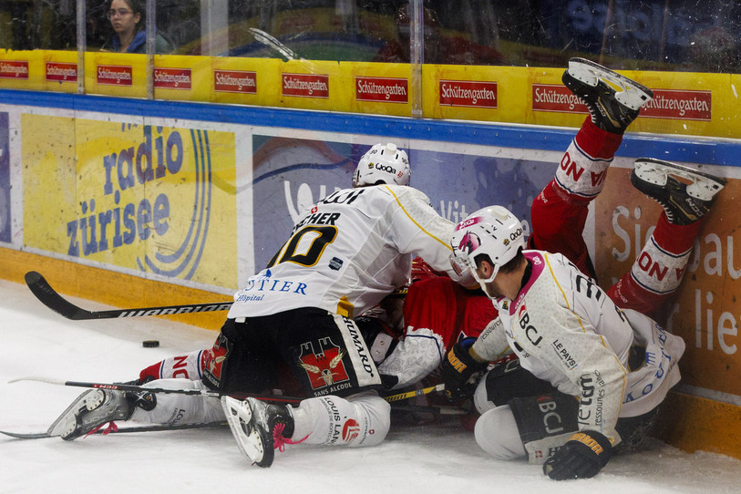 Le HC Ajoie s’est retrouvé à genou un peu trop souvent cette saison. (Photo : KEYSTONE/Patrick B. Kraemer)
