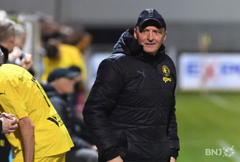 Fabrice Ribeaud dirigeait le FC Bassecourt mercredi soir au bord du terrain. (Photo : Georges Henz)
