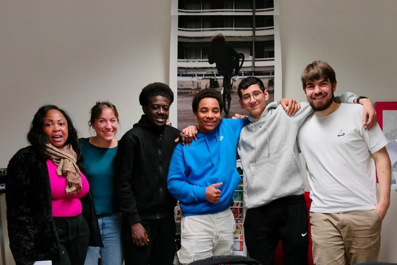 Le comité de l'association « Quartier des enfants » se compose de Carol Fawer, Janka Mosimann (SeJAC), Charles-André, Kelian Mongo, Demis Brogna, et Nicolas Mangold (SeJAC). (Photo: « Quartier des enfants »)