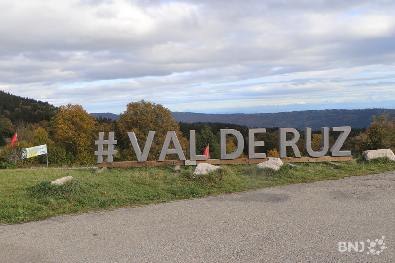 Val-de-Ruz logo