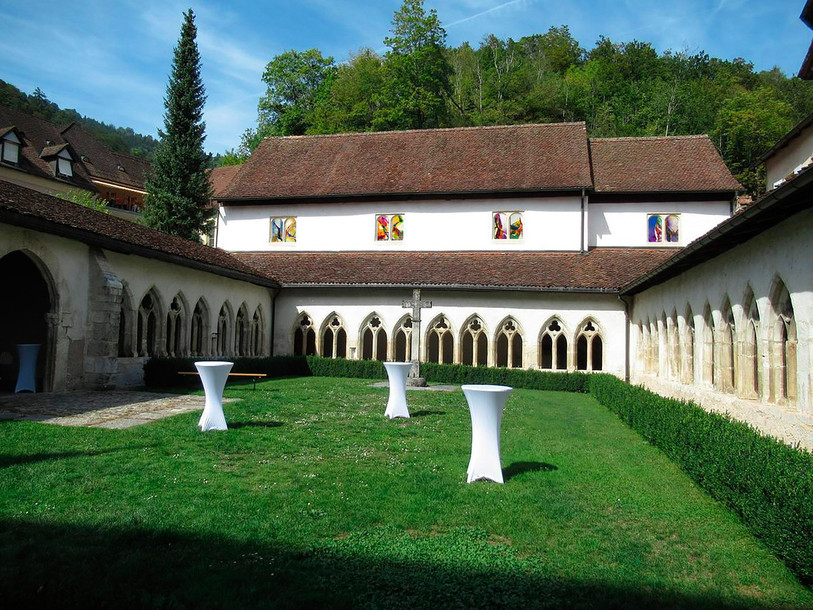 Les vitraux seront visibles depuis le Cloître de la Collégiale. (Photo : Ursinia)