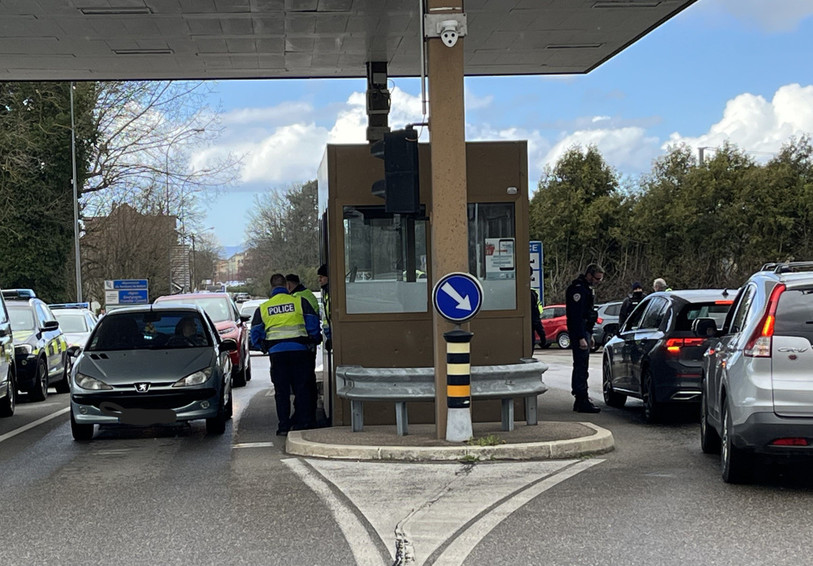 Plus de 400 véhicules ont été contrôlés. (Photo : OFDF)