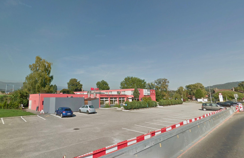 Un brigandage a eu lieu dans la nuit de samedi à dimanche dans l'hôtel Ibis 3 lacs à Thielle. (Image: Google Maps)