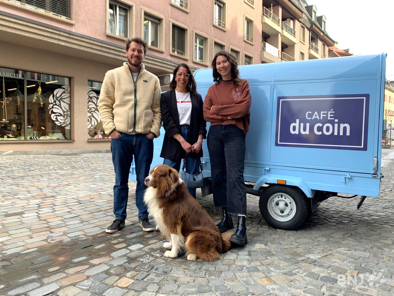 Andy Kurz, Olivia Jeanrenaud, Alexia Kurz (et Canggu), membres de l'association des Jeudredis Bleus.