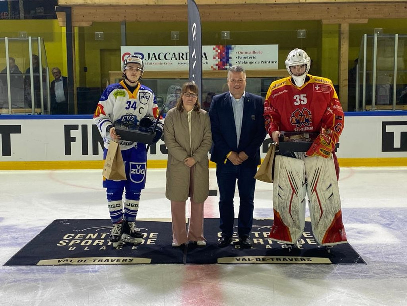 La remise des prix aux meilleurs joueurs des moins de 20 ans de Bienne et Zoug.