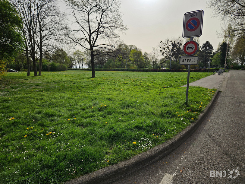 C'est sur ce terrain à Auvernier que les gens du voyage suisses pourront installer leurs caravanes.