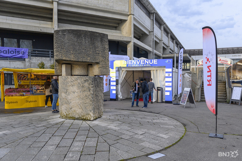 En plein montage, les exposants du SINE, ici en 2023, ont dû évacuer les patinoires par mesure de précaution ce jeudi. (Photo: archives Bertrand Pfaff)
