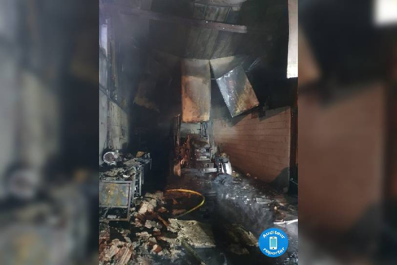 Un tracteur est parti en fumée dans la nuit de jeudi à vendredi à Fahy. Photo : Auditeur reporter